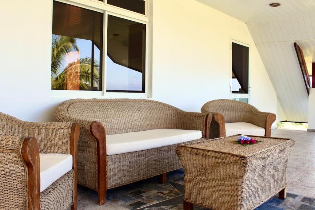 Tekauhivai Lodge อุตูโรอา ภายนอก รูปภาพ